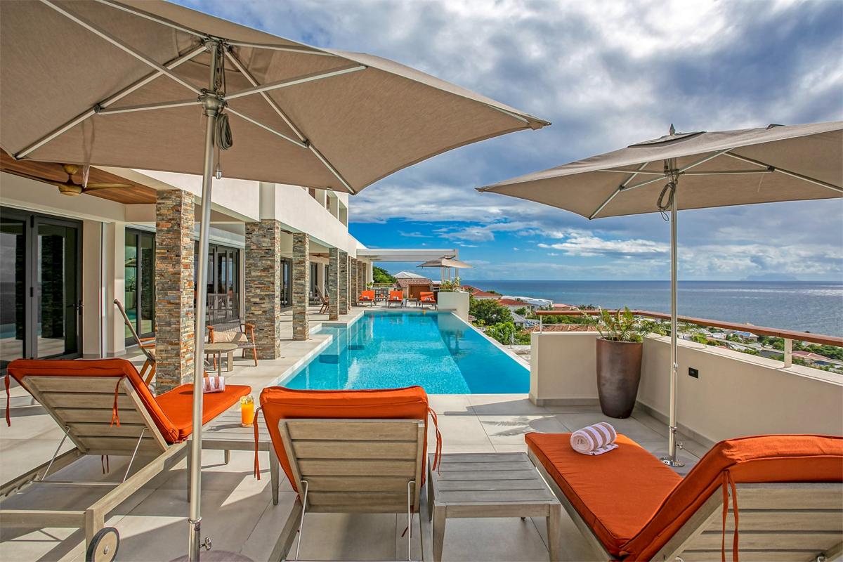 7 bedrooms luxury villa rental St Martin - Pool and deck chairs